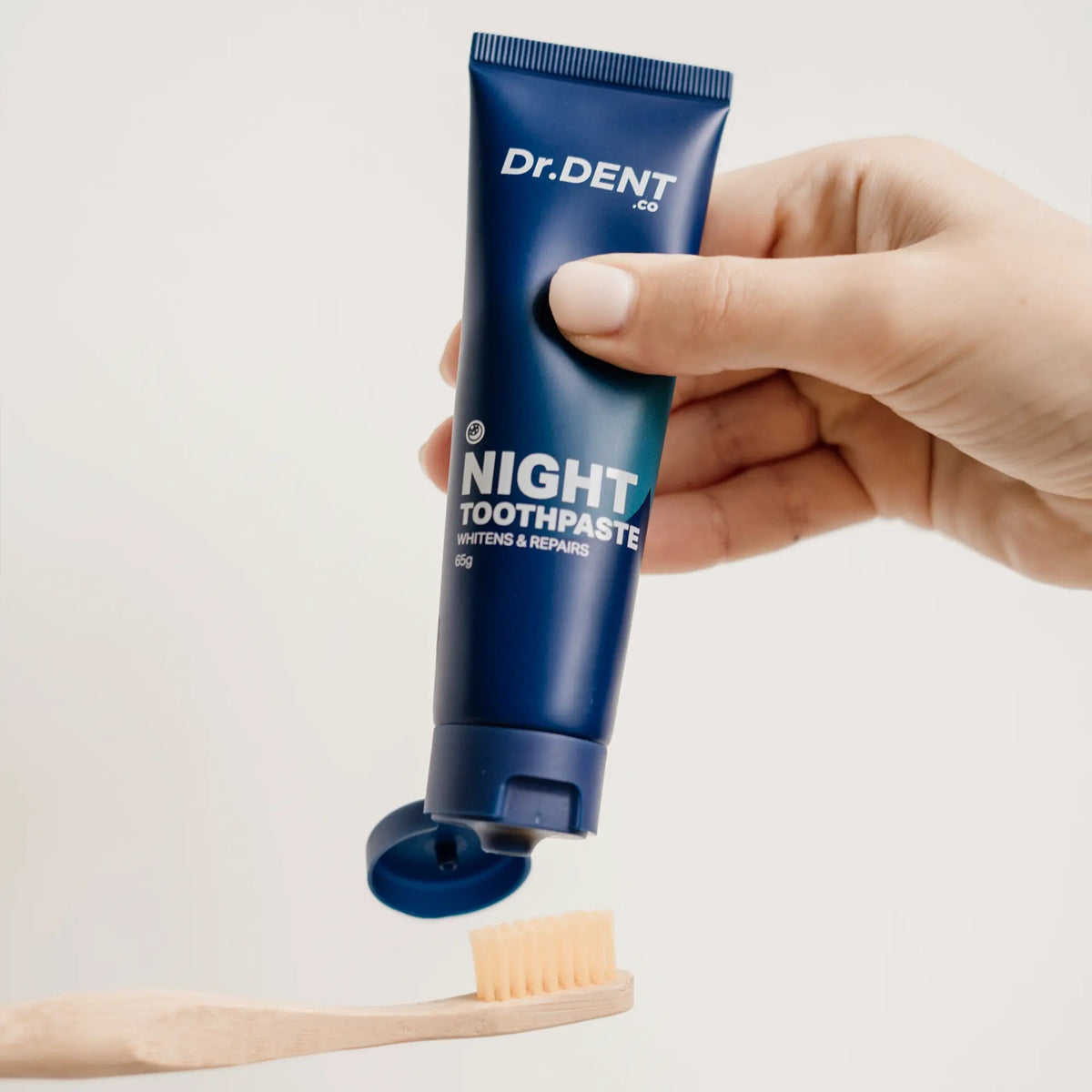 Dentifrice blanchissant jour et nuit 3